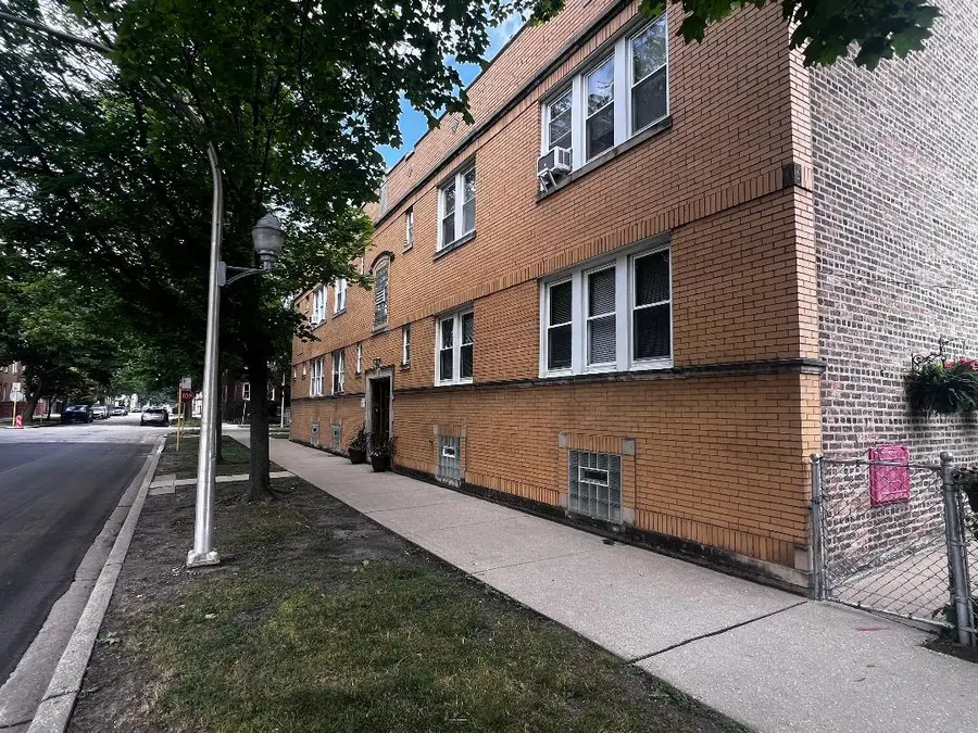 2854 W Grace Avenue, Chicago, IL 60618 - #2
