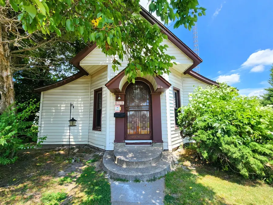 909 E Main Street, West Frankfort, IL 62896 - #2