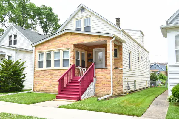 4945 W Waveland Avenue, Chicago, IL 60641