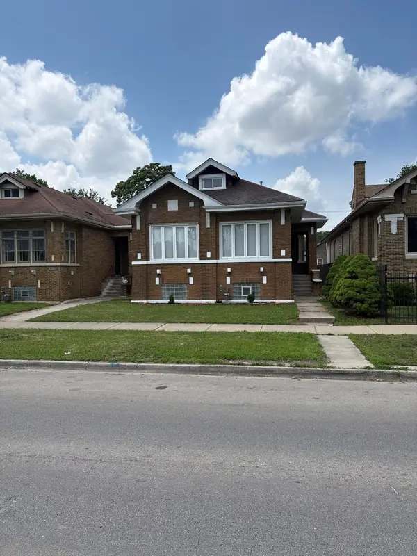 7606 S Paxton Avenue, Chicago, IL 60649