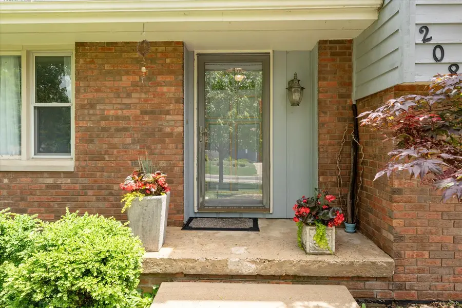 208 S Meadowhill Lane, Mahomet, IL 61853 - #3