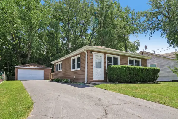 91 Bay Road, Fox Lake, IL 60020