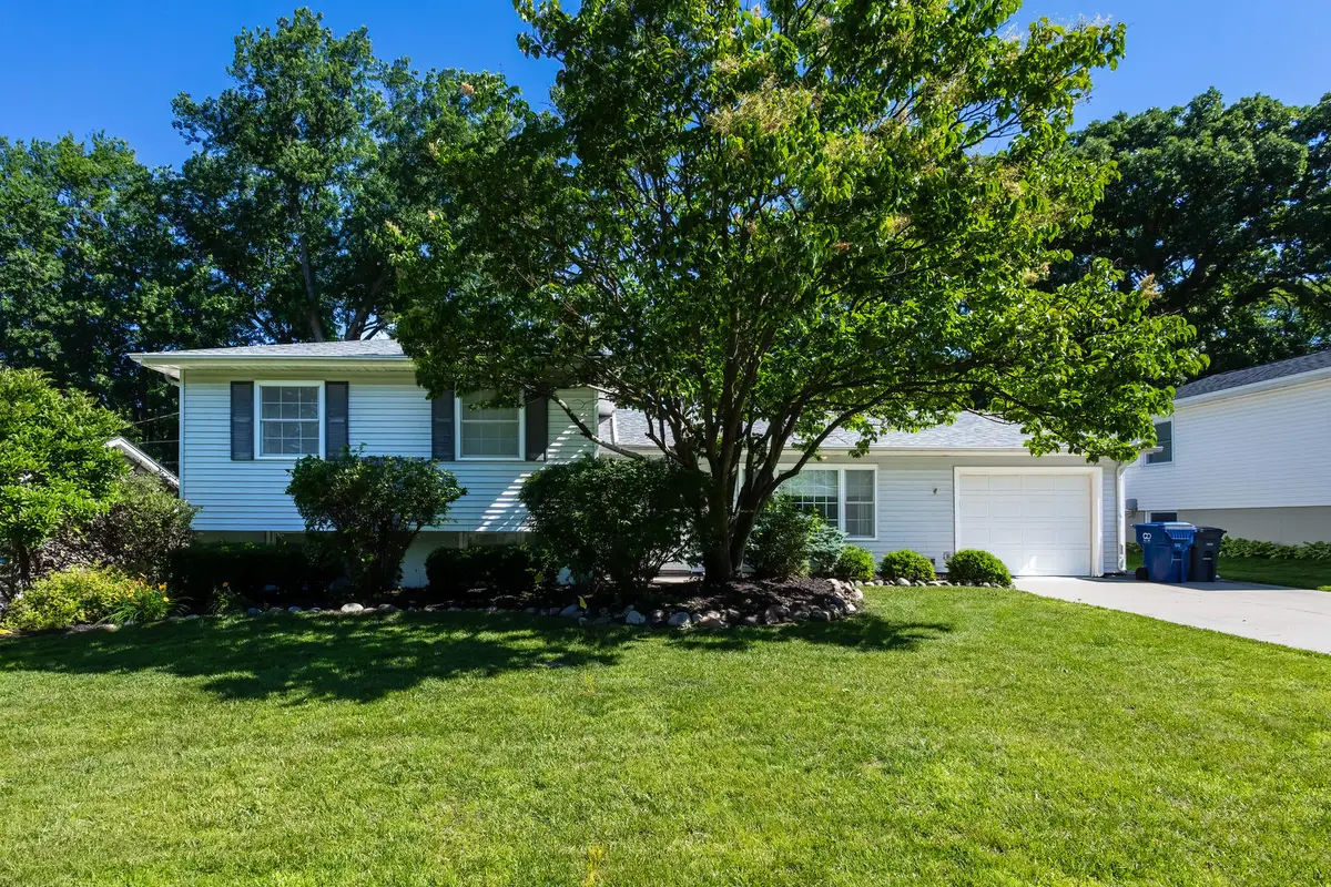 1720 Elmwood Avenue, Bettendorf, IA 52722 - #1
