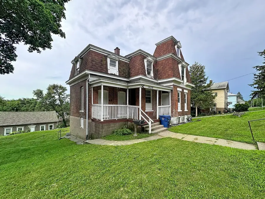 1425 W 10th Street, Davenport, IA 52804 - #2