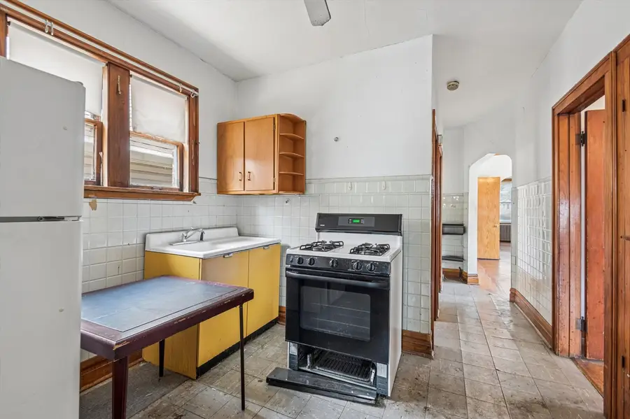 3039 N Gresham Avenue, Chicago, IL 60618 - #3