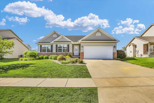 1618 Hunters Ridge Court, Mahomet, IL 61853