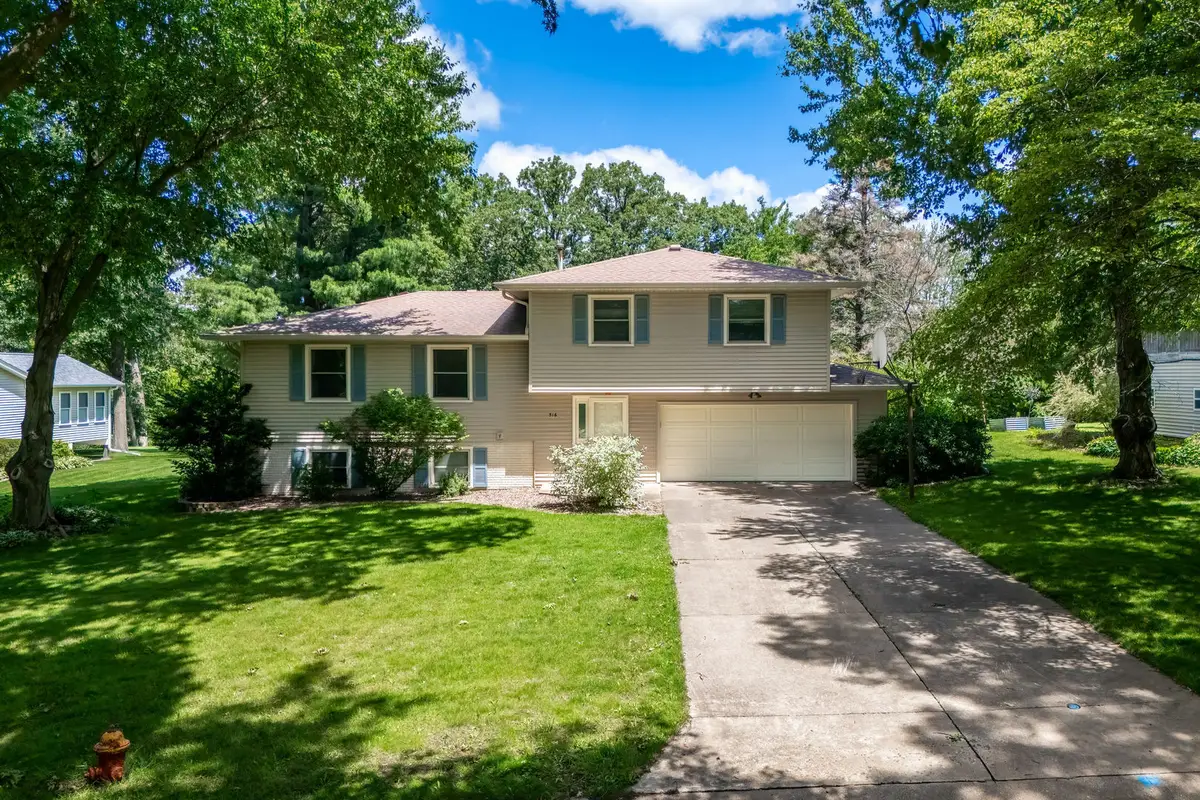 516 W Mulberry Lane, Long Grove, IA 52756 - #1