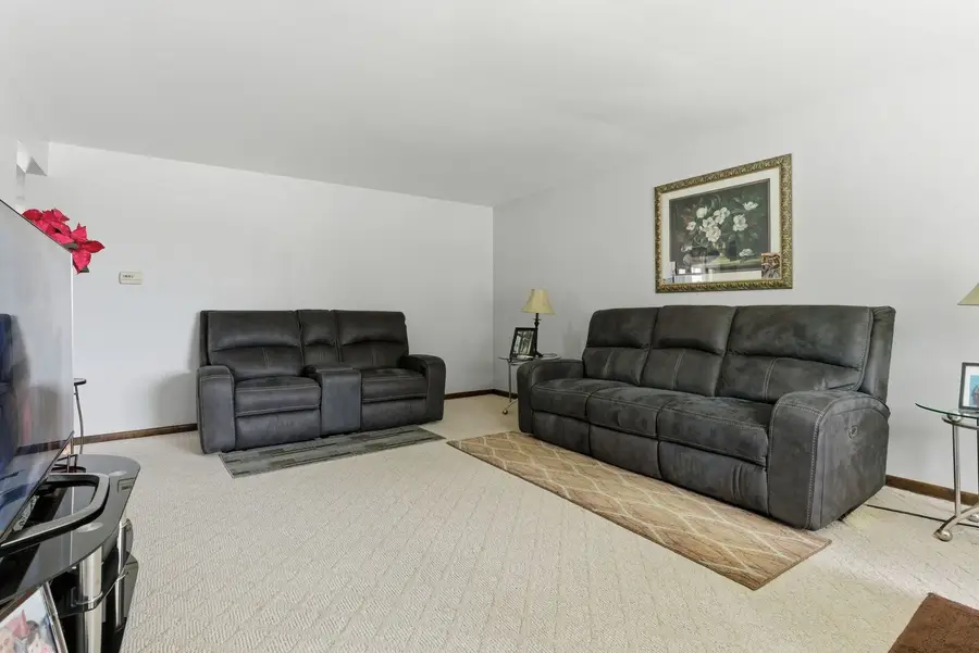 558 Manistee Avenue, Calumet City, IL 60409 - #2