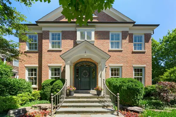 2387 Larkdale Drive, Glenview, IL 60025