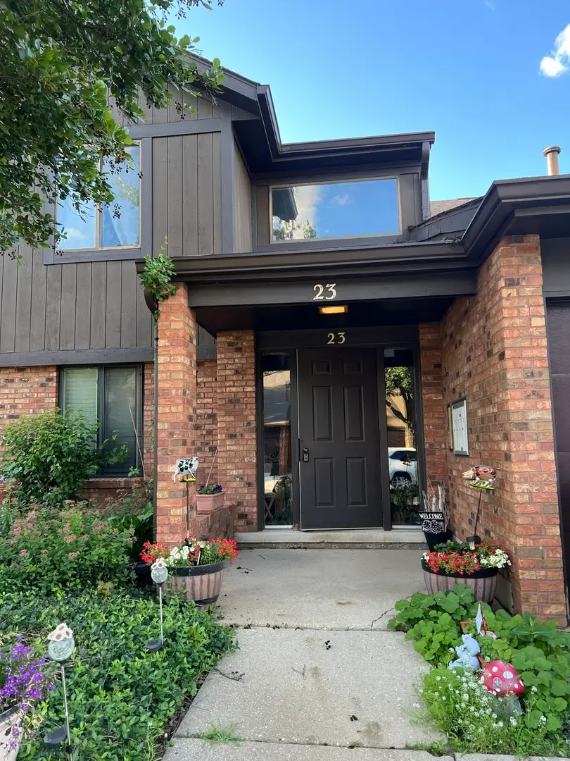 23 Creekside Circle #D, Elgin, IL 60123 - #2