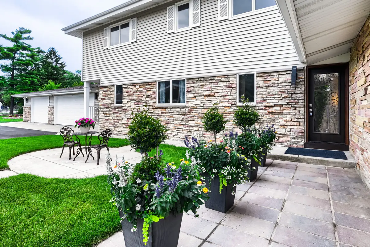 1325 E Lake Avenue, Glenview, IL 60025 - #1