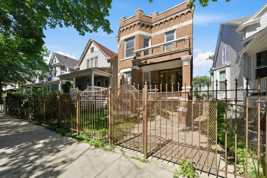 2324 N Central Park Avenue, Chicago, IL 60647 - #2