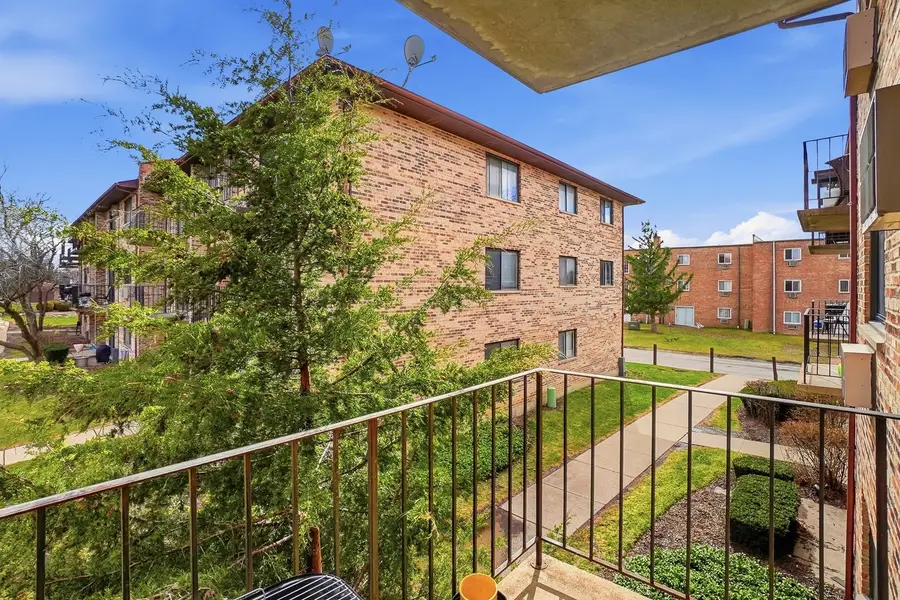 332 Klein Creek Court, Carol Stream, IL 60188 - #2