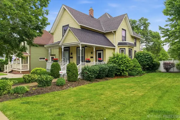 202 N 5th Street, St. Charles, IL 60174