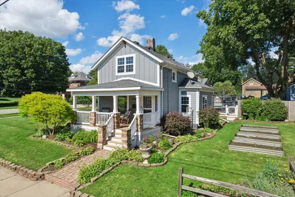 60 N Wisconsin Street, Carpentersville, IL 60110