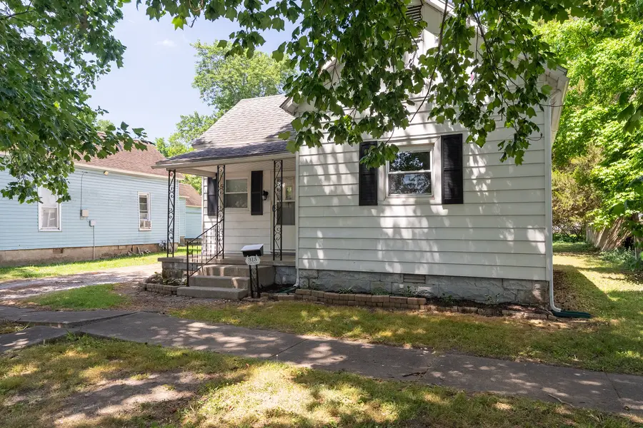 313 N 9th Street, Herrin, IL 62948 - #2