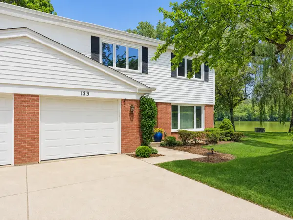 123 N Peartree Lane, Arlington Heights, IL 60004