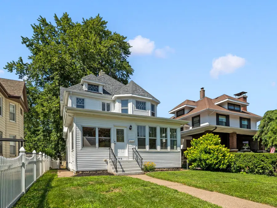 108 W Central Park Avenue, Davenport, IA 52803 - #2