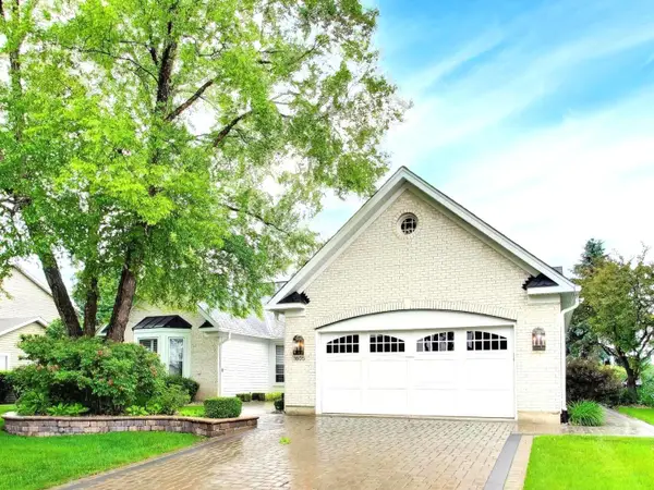 1605 Crowfoot Circle S, Hoffman Estates, IL 60169