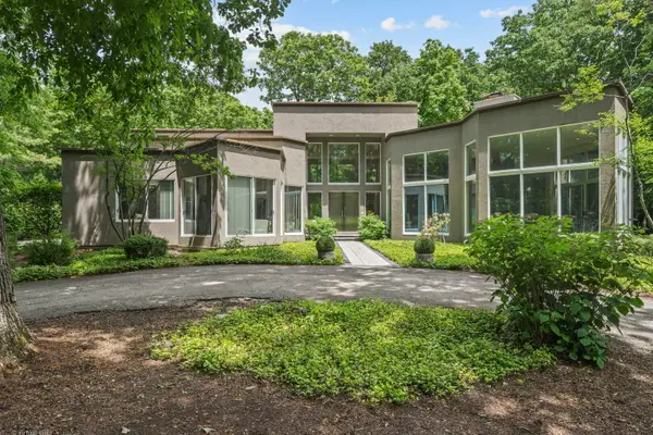 2 Dunsinane Lane, Bannockburn, IL 60015