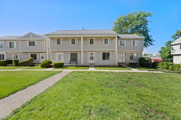 422 Gainsborough Court #422, Bolingbrook, IL 60440