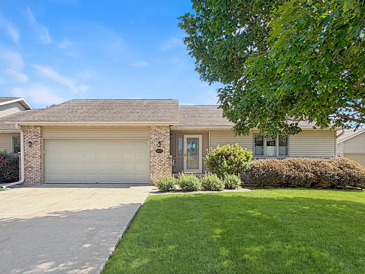 1909 Comanche Court #11, Freeport, IL 61032 - #1