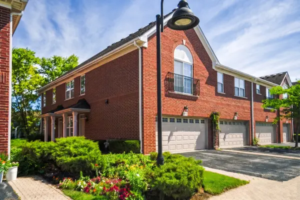 974 Kensington Drive, Northbrook, IL 60062