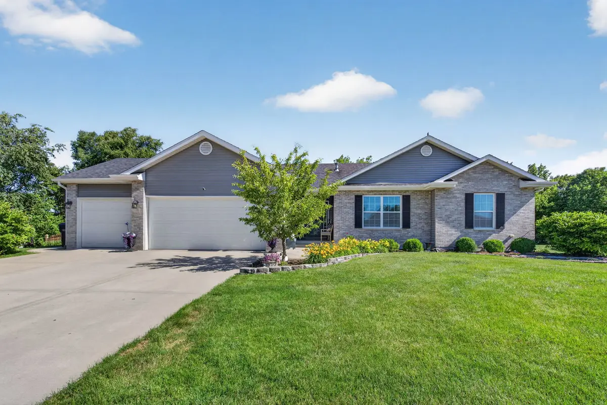 800 E Short Drive, Coal City, IL 60416 - #1