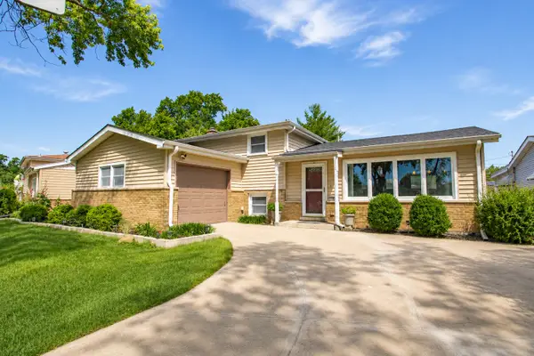 98 Lancaster Lane, Des Plaines, IL 60018