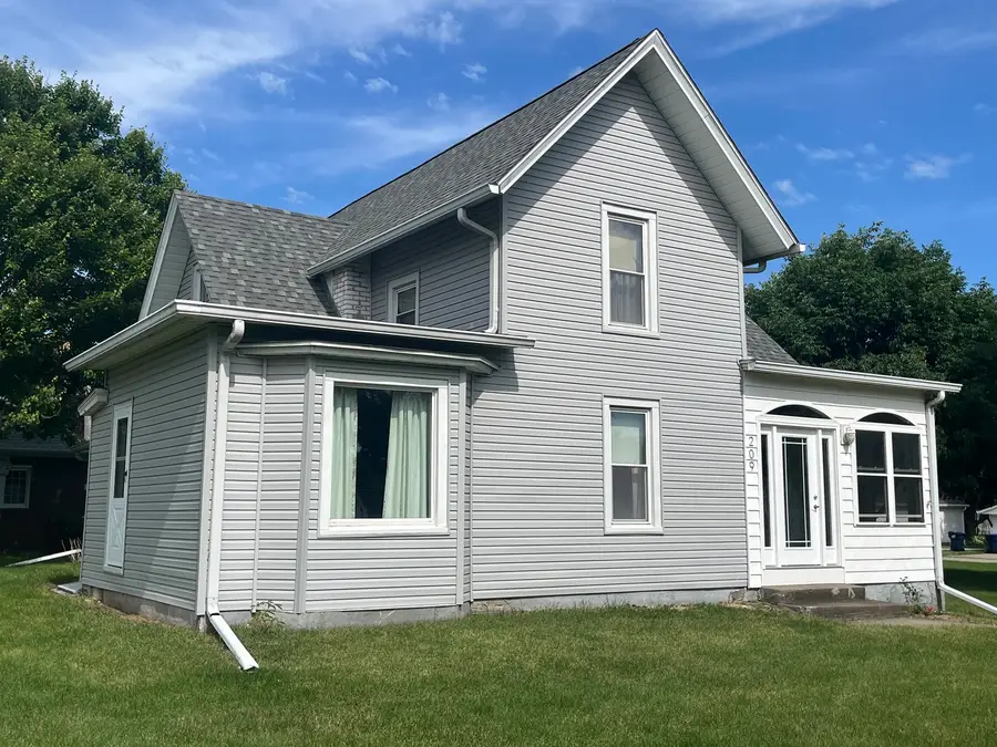 209 N School Street, Atkinson, IL 61235 - #2