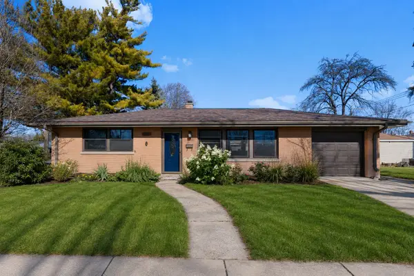 3749 Kemman Avenue, Brookfield, IL 60513