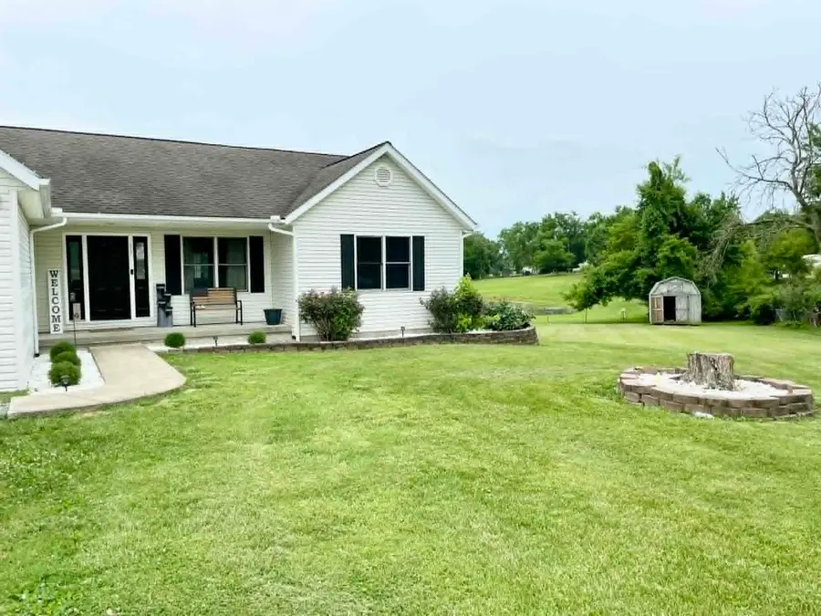 19 Gregg Lane, Harrisburg, IL 62946 - #2