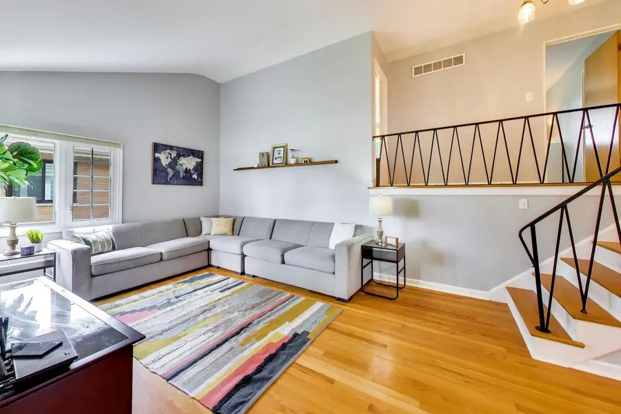 586 E Park Avenue, Elmhurst, IL 60126 - #2