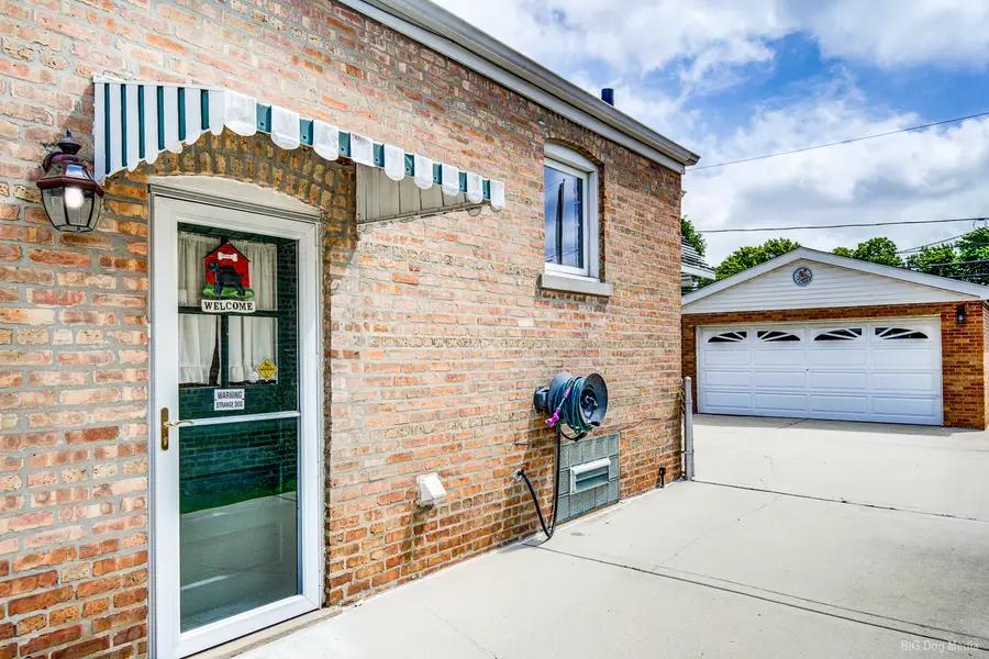 9005 S Utica Avenue, Evergreen Park, IL 60805 - #3