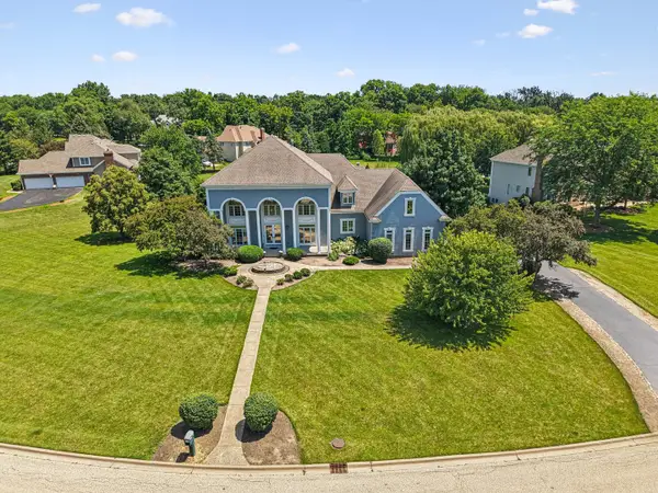 6605 Oakwood Manor Drive, Crystal Lake, IL 60012