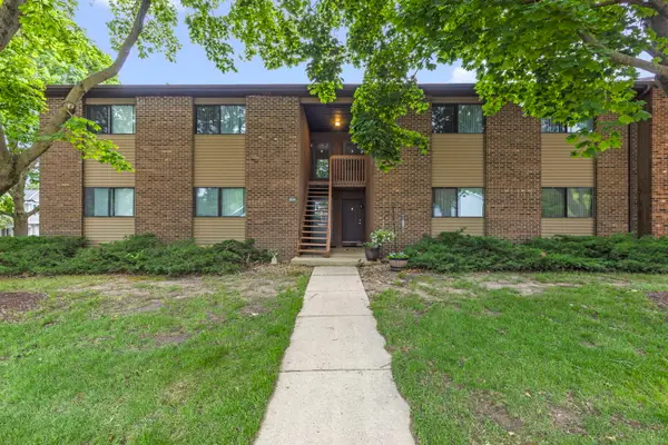401 Concord Avenue #G, South Elgin, IL 60177