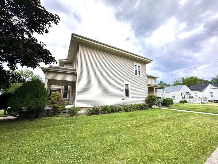 302 S Vermillion Street, Streator, IL 61364 - #2