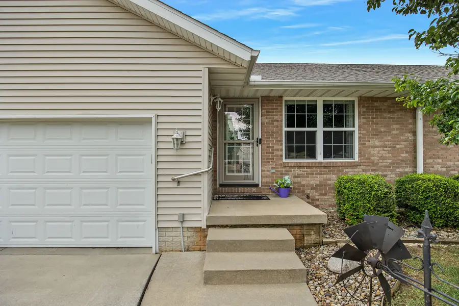 100 Marvin Court, Metamora, IL 61548 - #2