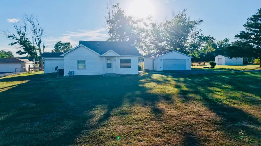 17695 Route 37 Highway, Johnston City, IL 62951 - #3
