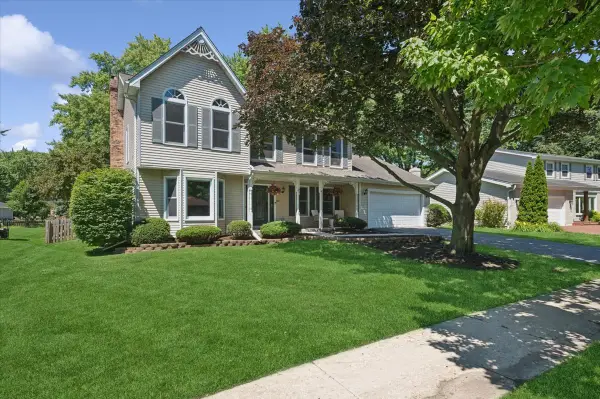 925 Manchester Street, Naperville, IL 60563