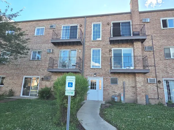 151 Elk Trail #348, Carol Stream, IL 60188