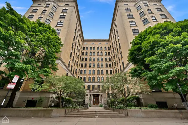 559 W Surf Street #306, Chicago, IL 60657
