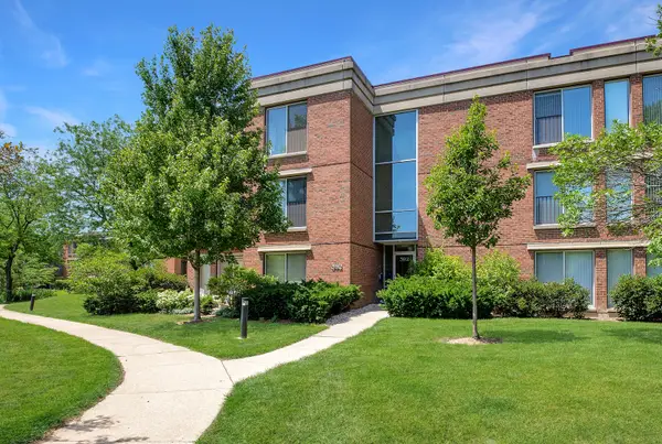 392 Kelburn Road #122, Deerfield, IL 60015