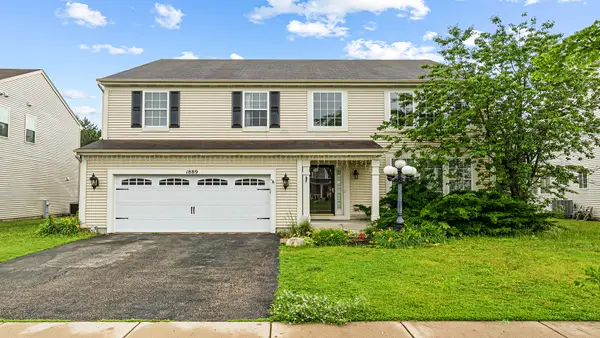 1889 Lake Bluff Lane, Pingree Grove, IL 60140