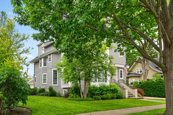 296 N Maple Avenue, Elmhurst, IL 60126
