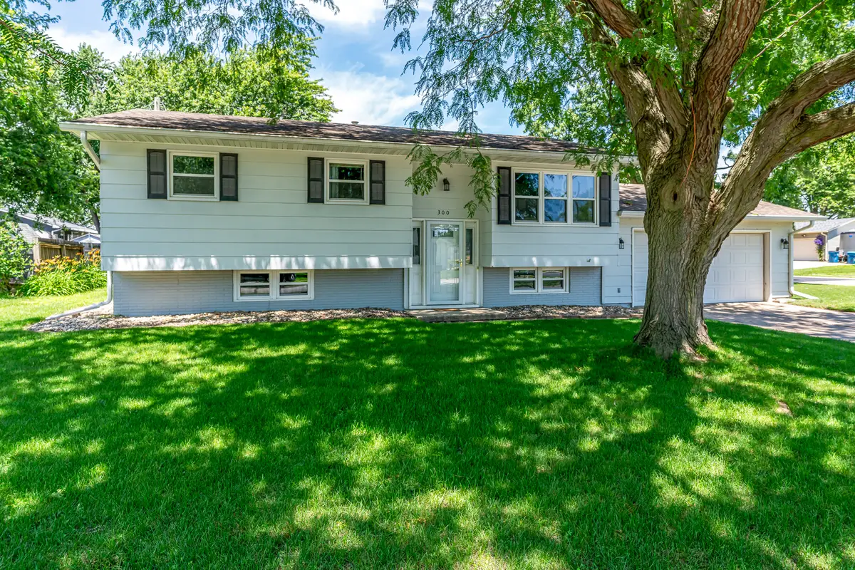 300 W Spring Street, Eldridge, IA 52748 - #1