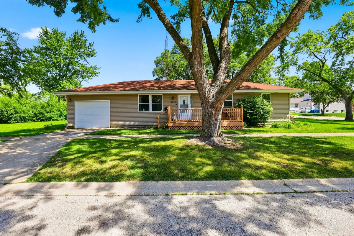 2205 W Hickory Street, Kankakee, IL 60901 - #1