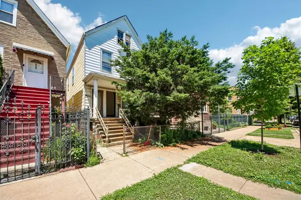 2934 N Gresham Avenue, Chicago, IL 60618