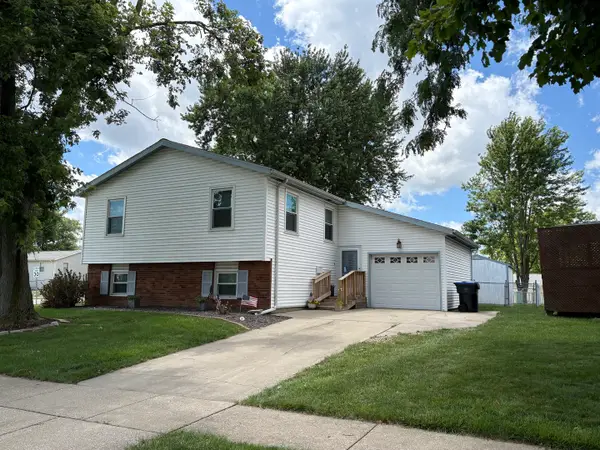 1402 N Hershey Road, Bloomington, IL 61704