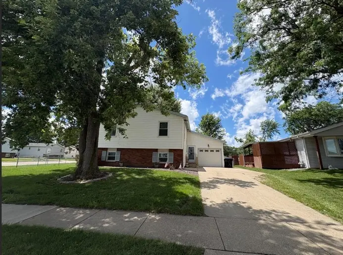 1402 N Hershey Road, Bloomington, IL 61704 - #2